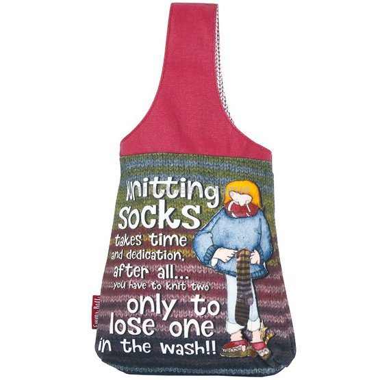 emma-ball-sock-knitting-small-wrist-bag-wrist08.jpg