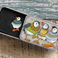 emma-ball-blue-jumper-puffin-pin06.webp