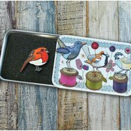 PIN IN A TIN – STITCHED BIRDIE