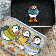 PIN IN A TIN – WOOLLY PUFFIN IN GLASSES