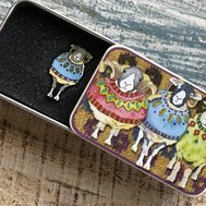 PIN IN A TIN- WOOLLY SHEEP IN BLUE SWEATER