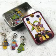 emma-ball-mittens-crochet-markers