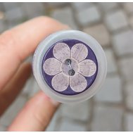 Knoflík dřevo 20 mm - kytička tmavá