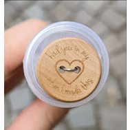 Knoflík dřevo 20 mm - srdíčko