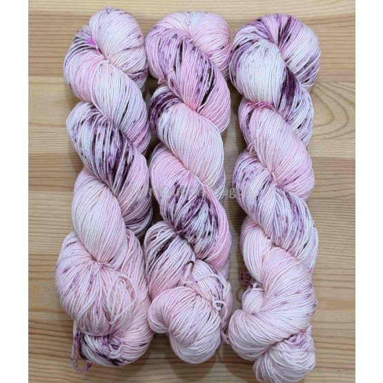 yarn_queen_merino_magnolie_v_podoli