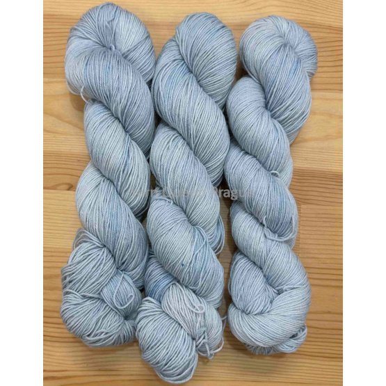 yarn_queen_sock_light_blue