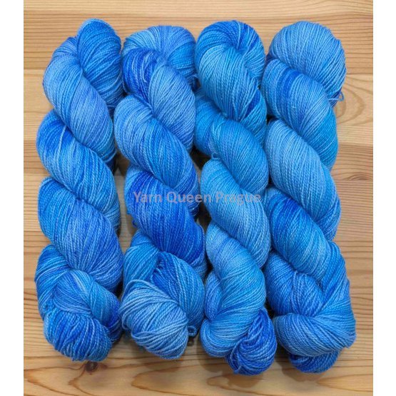 yarn_queen_sock_modrany