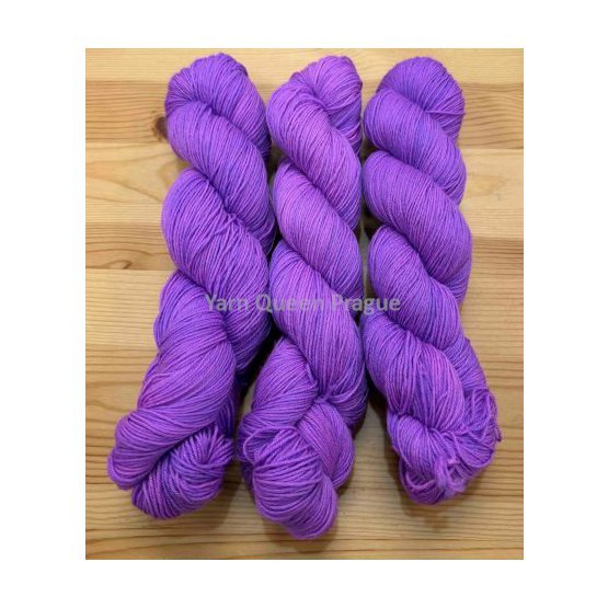 yarn_queen_sock_violka