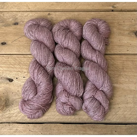 yarn queen prague merino yak single pudder queen.jpeg