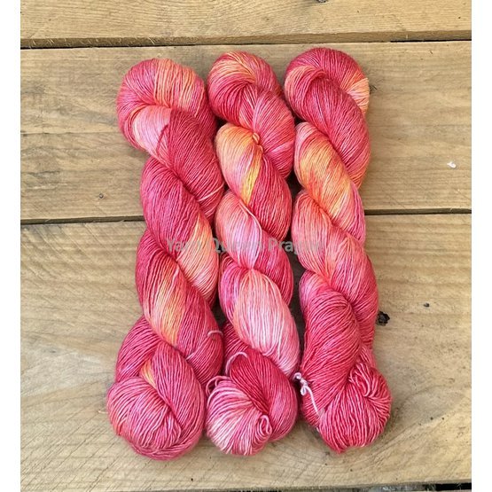 yarn queen prague silky single aperol1.jpeg