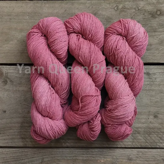 bourette-silk-yarn-queen.webp