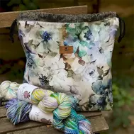 yarn-queen-taska-kytkova-akvarel.webp